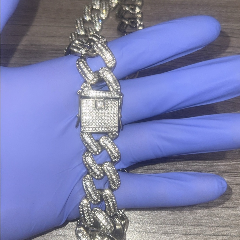 VVS 1 Lab Tested moissinite Cuban chain 23mm 20 inch